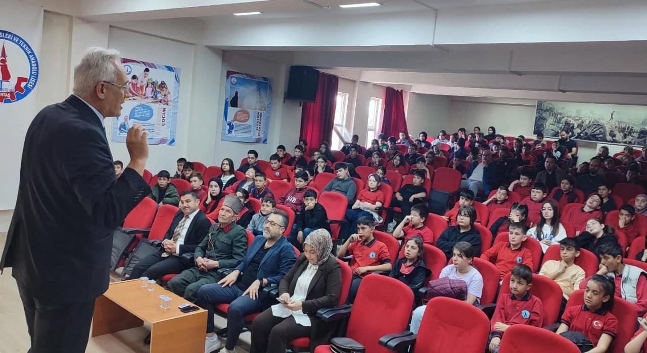 Altıntaşta Kurtuluştan Egemenliğe temalı çocuk söyleşisi
