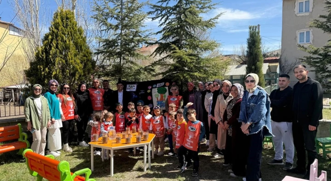 Altıntaşta meşe palamutları toprakla buluştu