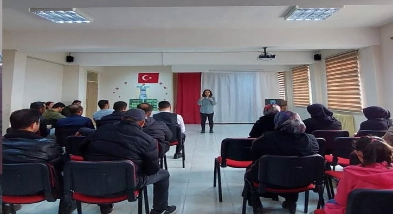 Altıntaşta ortaokullar mesleki eğitimle geleceğe hazırlanıyor