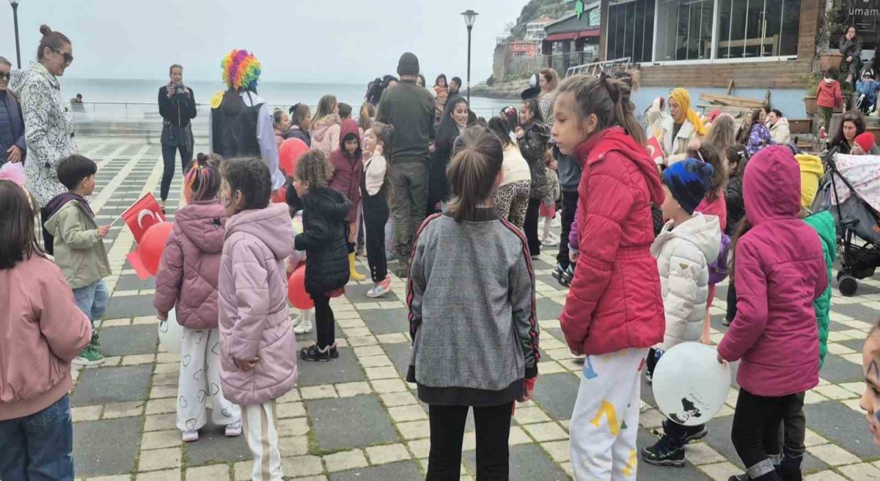 Amasrada çocuklar 23 Nisanda gönüllerince eğlendi