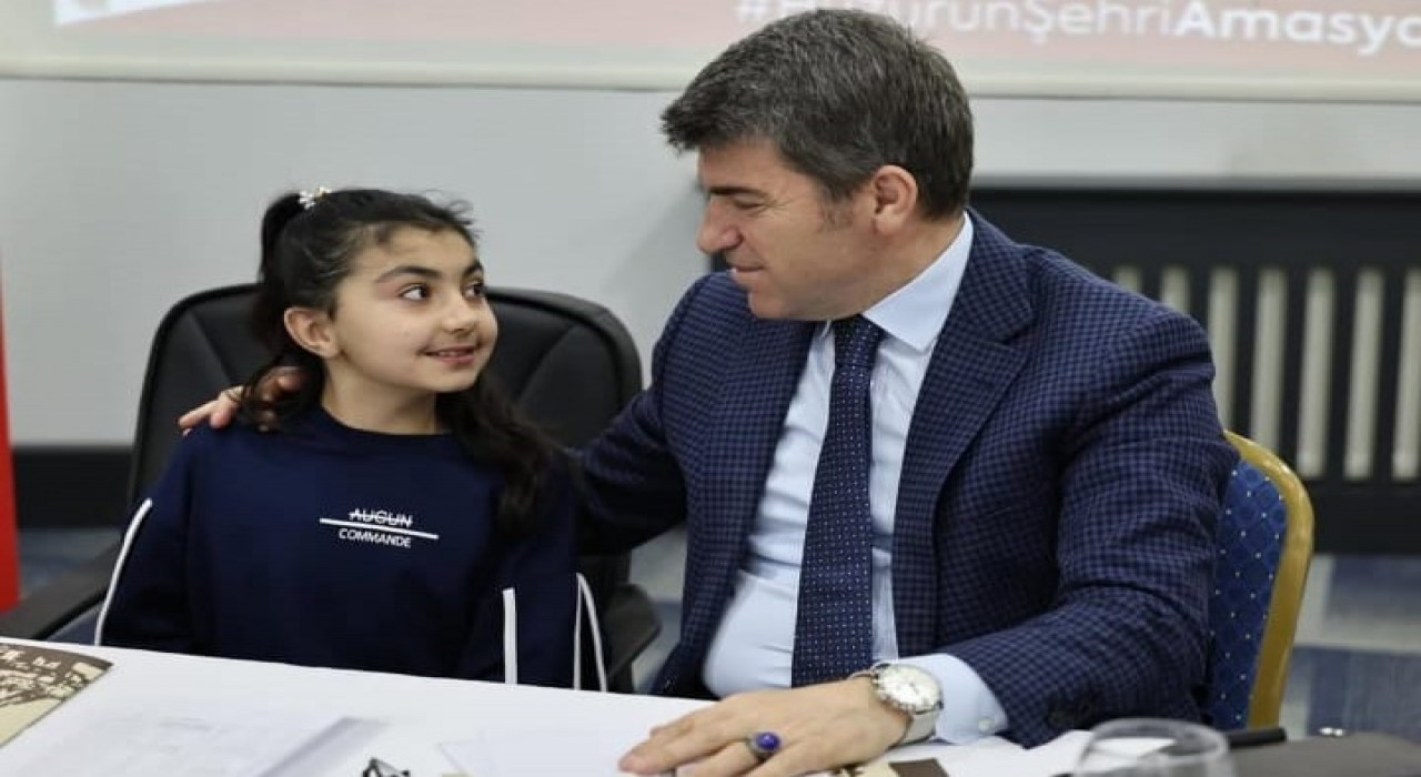 Amasyada halk gününde valiyi şaşırtan istek: 23 Nisanda koltuğunuza oturmak istiyorum