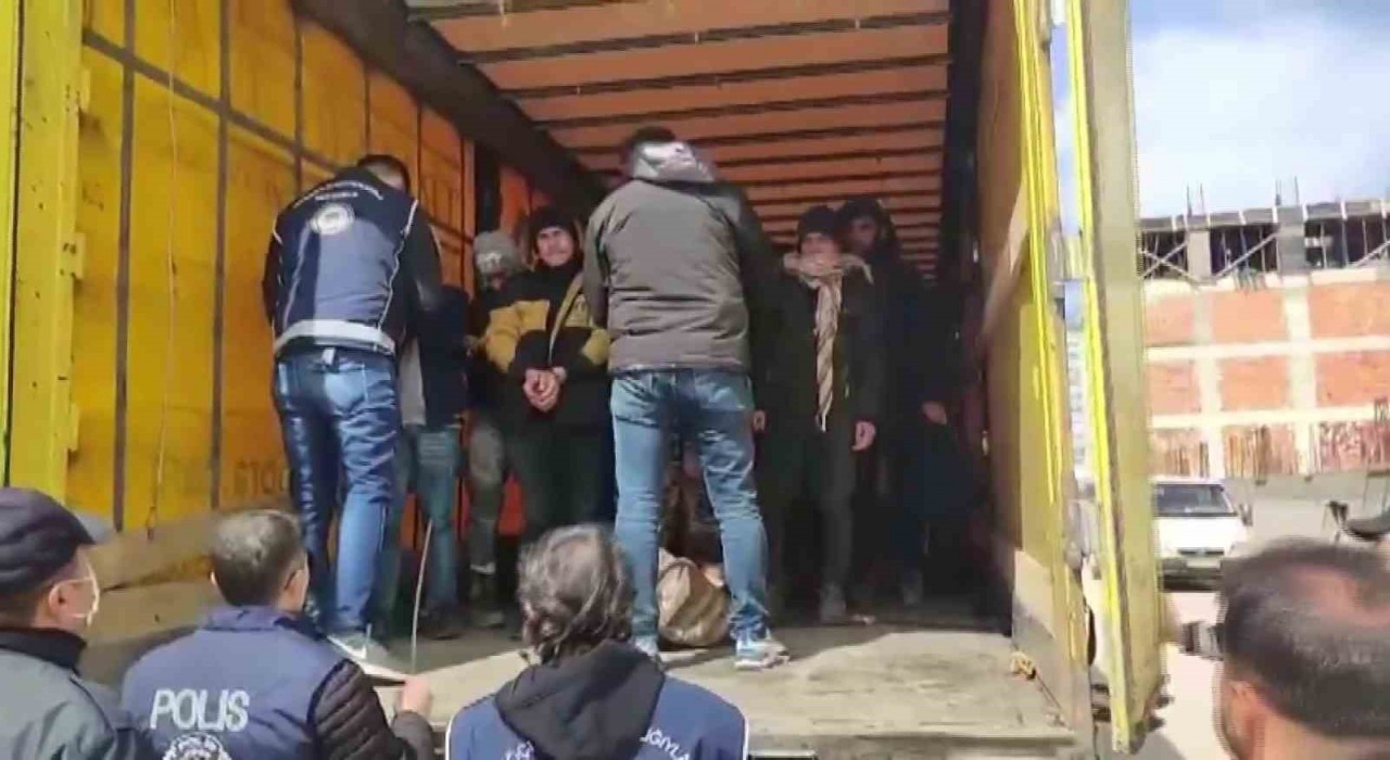 Amasyada tırda 10 kaçak göçmen yakalandı
