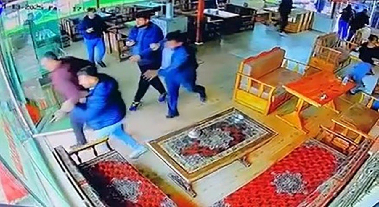 Amasyada vatandaşların depremde kafeden kaçtığı anlar kamerada