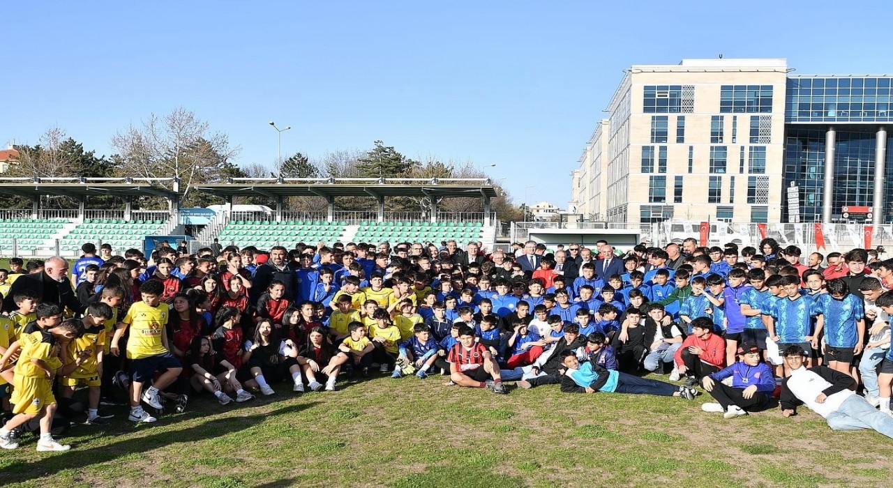 Amatör spora yaklaşık 3 milyon TLlik malzeme desteği