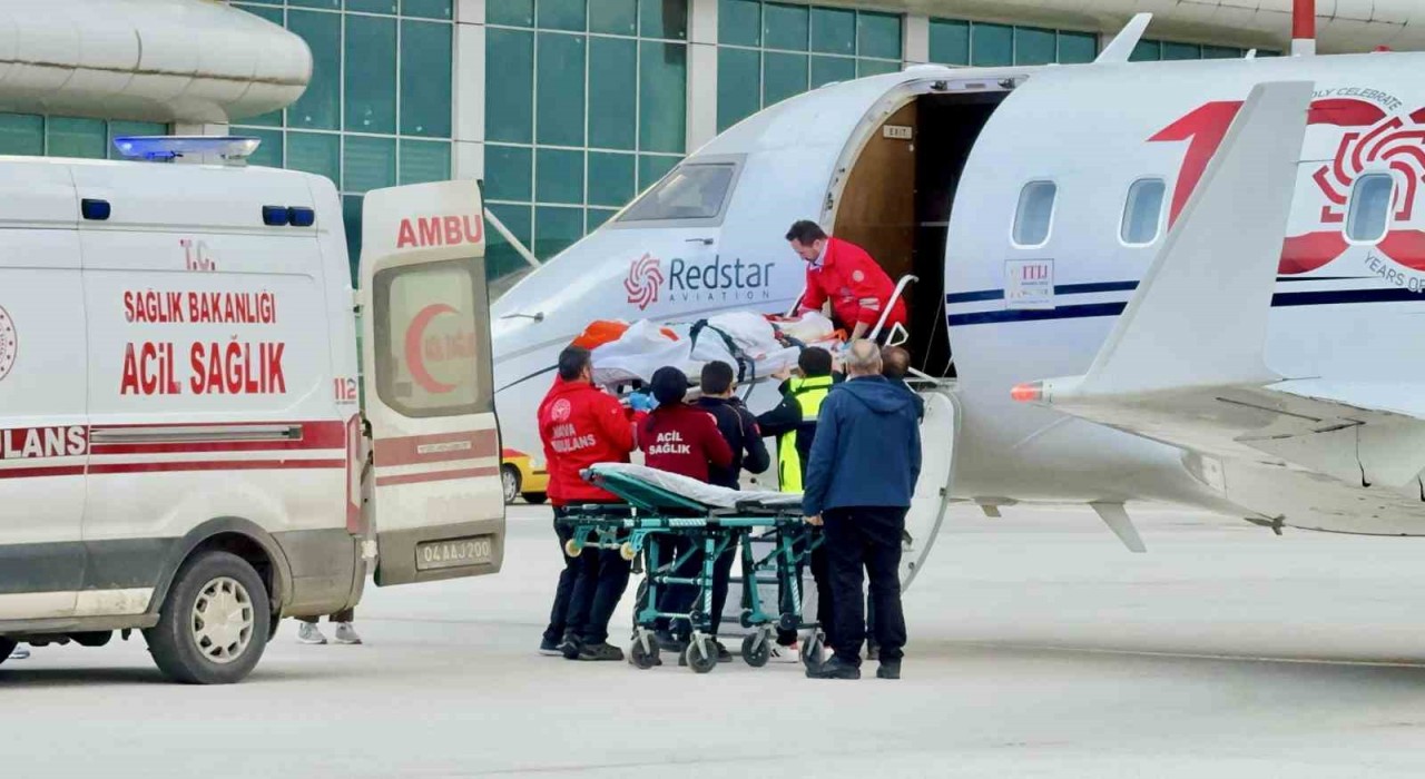 Ambulans uçak, Ağrıdaki bebek ve kalp hastası asker için havalandı