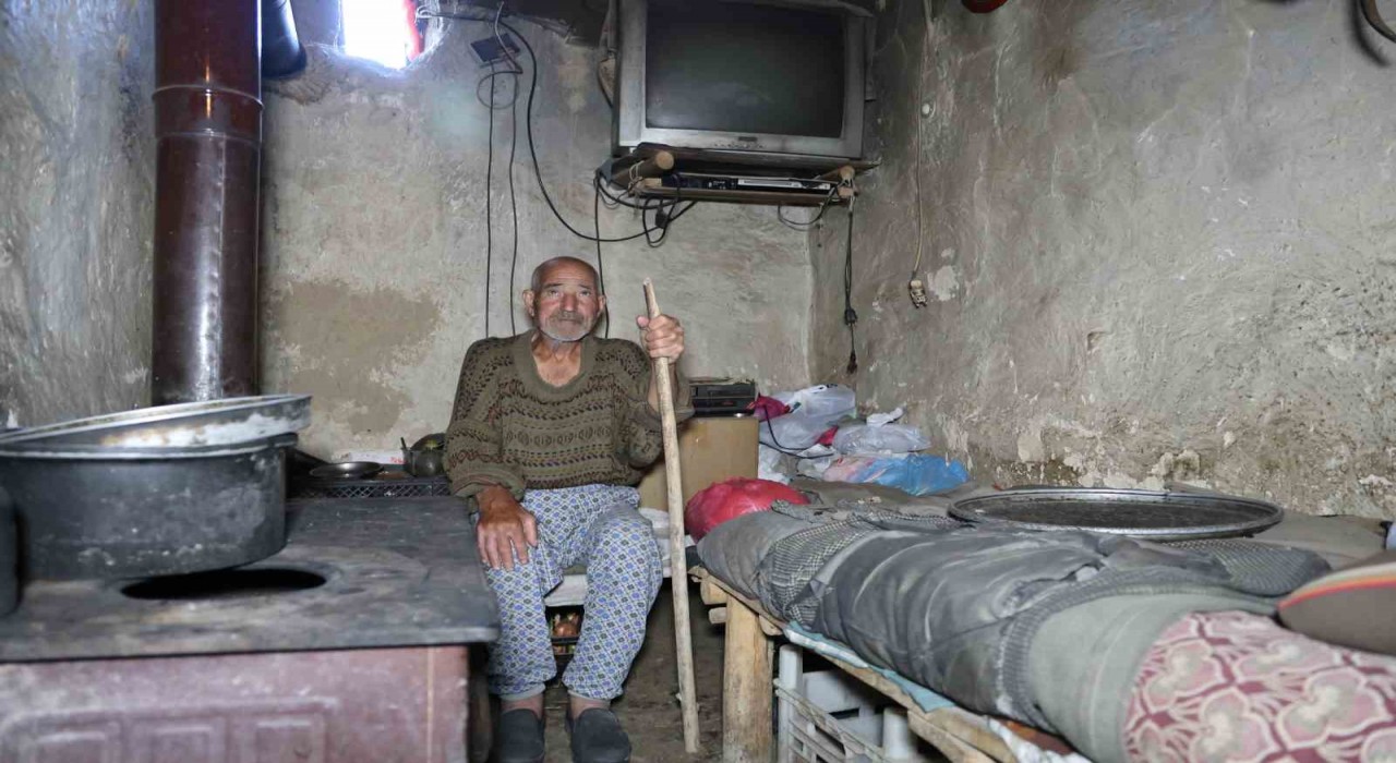 Ambulansa binerken Çizmelerim çıkarayım mı sözüyle gönülleri fethetti, hayatından dram çıktı