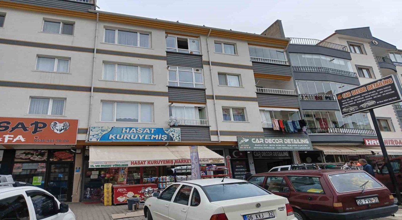 Ankarada apartman boşluğuna düşen kız çocuğu hayatını kaybetti
