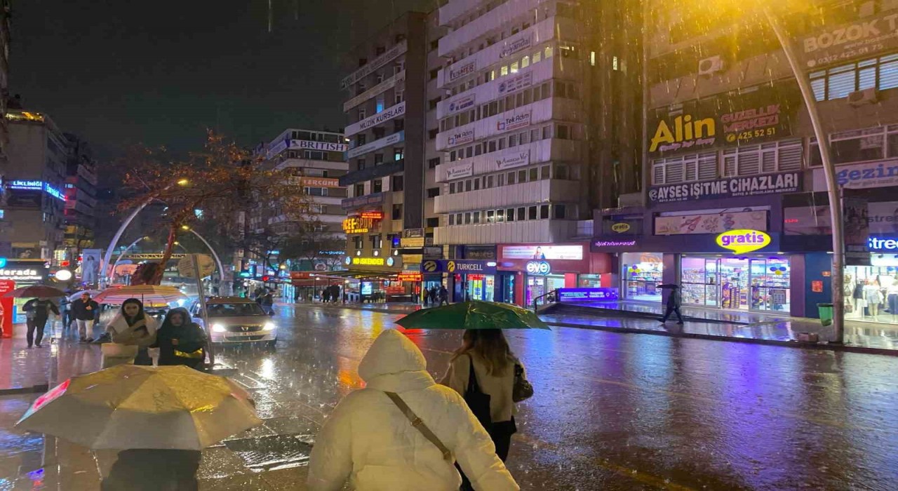 Ankarada dolu yağışı etkili oldu