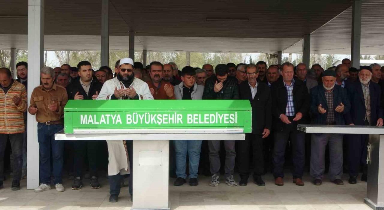Annesi tarafından boğularak öldürülen öğretmen Malatyada defnedildi