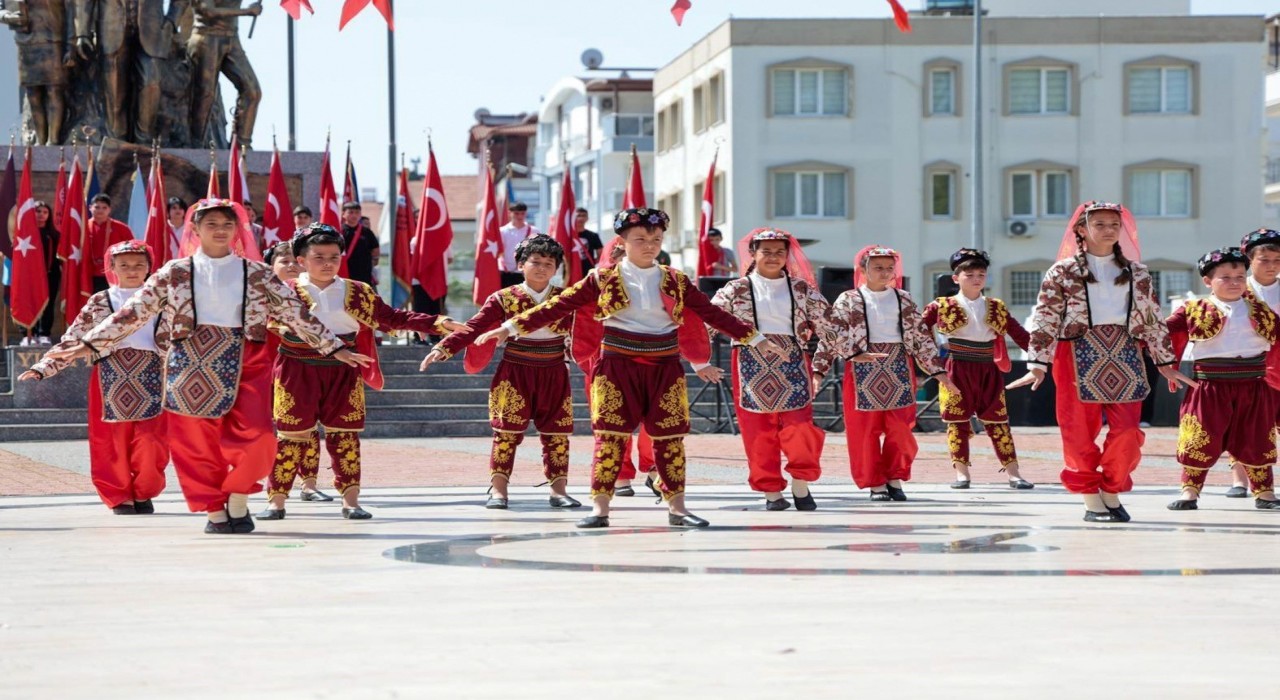 Antalyada 23 Nisan sevinci