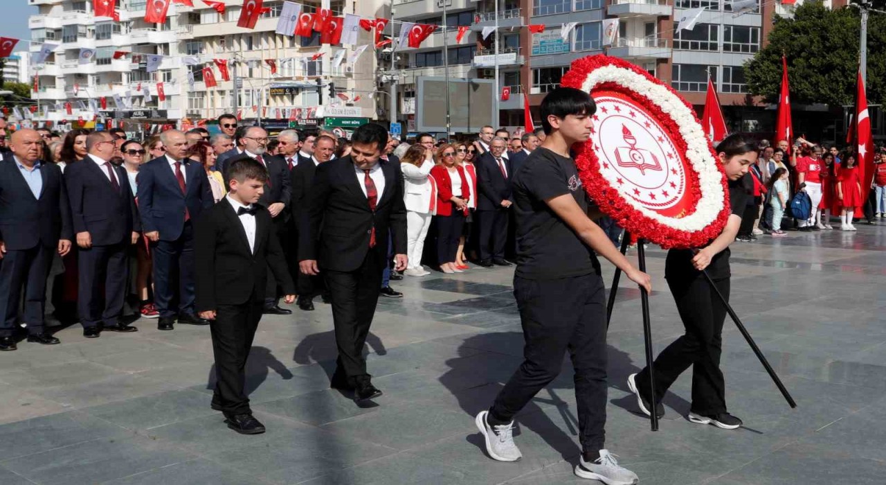Antalyada 23 Nisan Ulusal Egemenlik ve Çocuk Bayramı kutlamaları