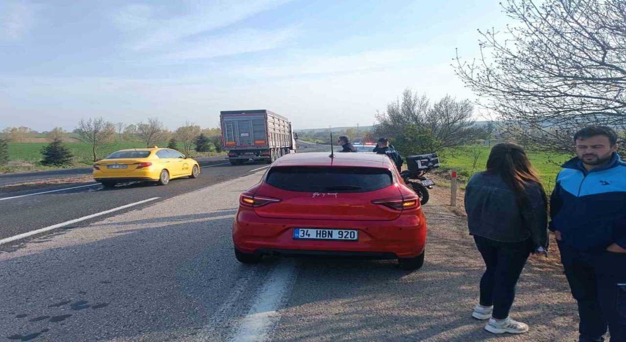 Aracından inen tır sürücüsüne otomobil çarptı