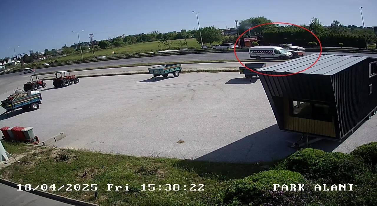 Araçtan koparak üzerine doğru gelen tekeri son anda fark etti, ölümden döndü