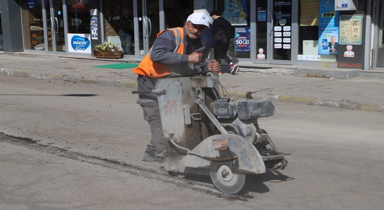 Ardahan Belediyesinden yol bakım onarım çalışması