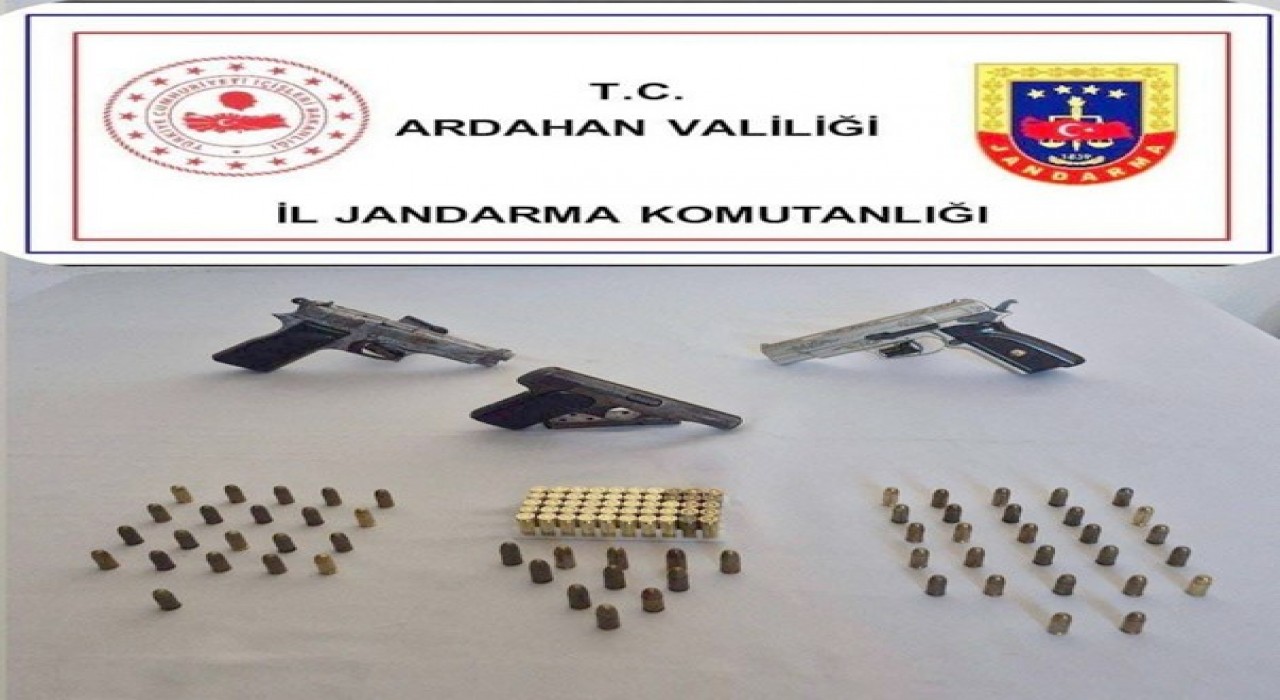 Ardahanda 3 ruhsatsız tabanca ve 109 fişek ele geçirildi