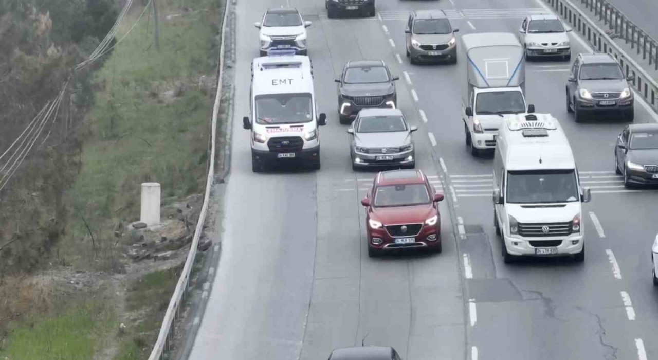 Arnavutköyde emniyet şeridini ihlal etti, suçu kendinde değil yolda buldu