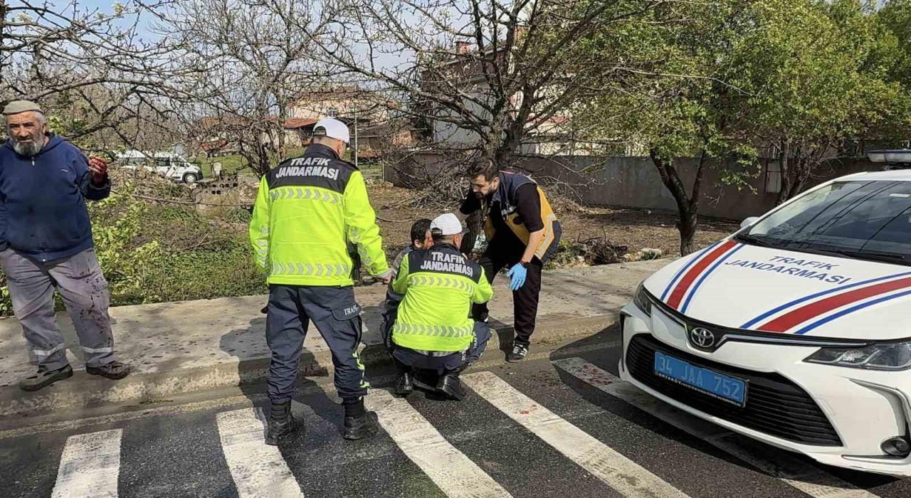 Arnavutköyde kamyonet ile kamyon çarpıştı: 2 yaralı