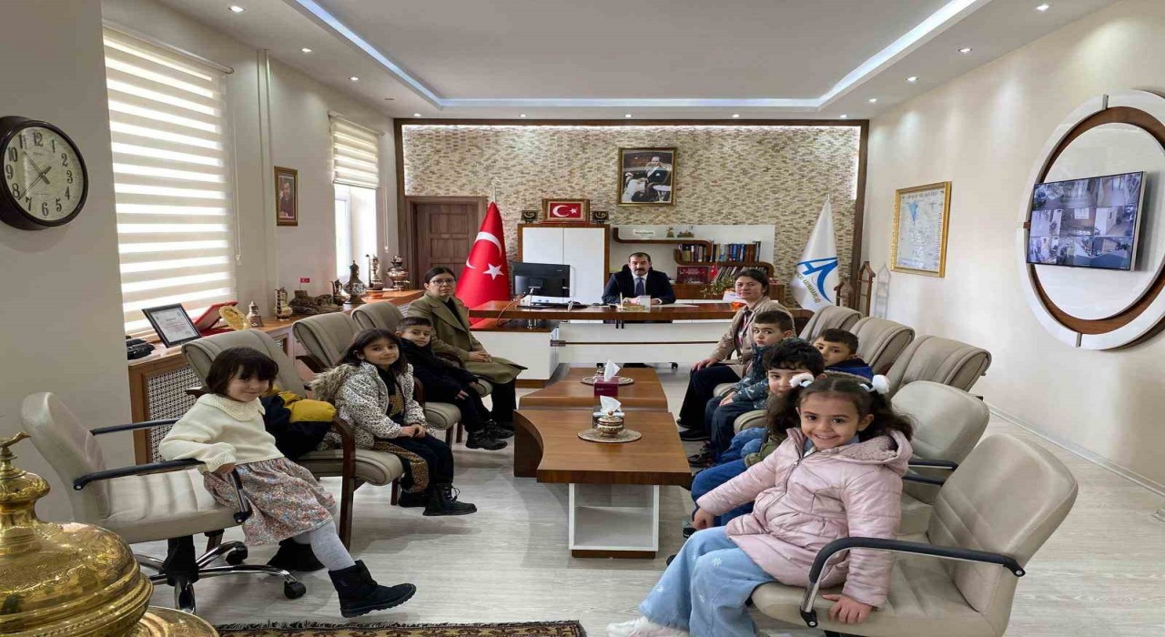 Arpaçayda minik öğrenciler kurumları tanıyor