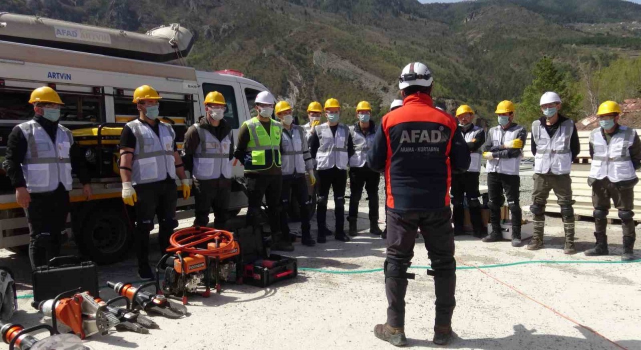 Artvinde 237 Orman Bölge Müdürlüğü personeline arama kurtarma eğitimi