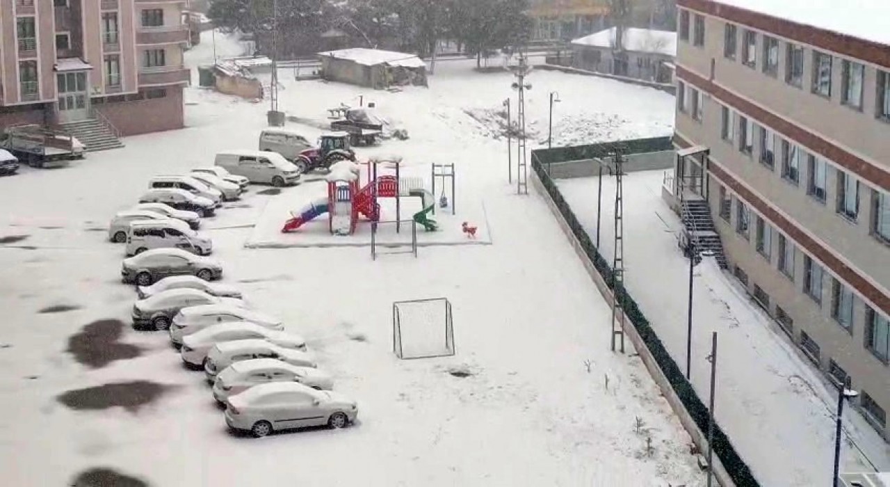 Aşkalede kar yağış etkili oldu