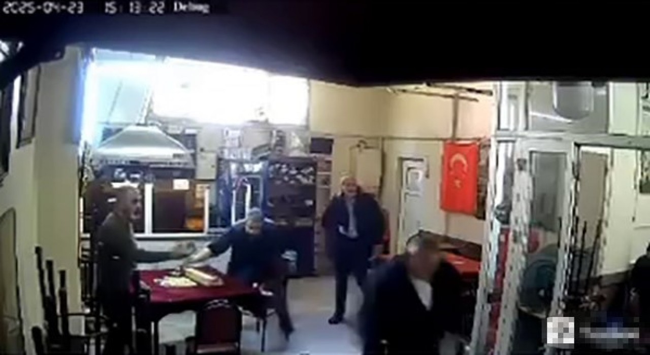 Ataşehirde kıraathanede deprem paniği kamerada: ‘Kaçma, dur