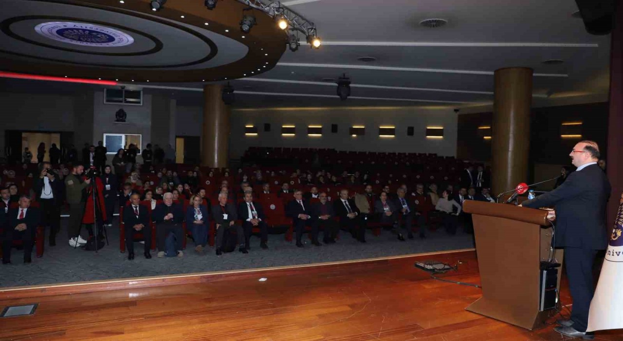 Atatürk Üniversitesinde 21. Yüzyılın İlk Çeyreğinde Türk Tarihçiliği çalıştayı