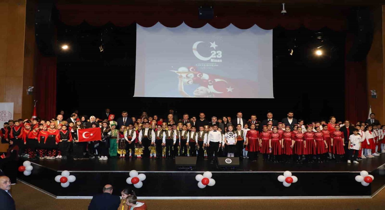 Atatürk Üniversitesinde 23 Nisan coşkusu