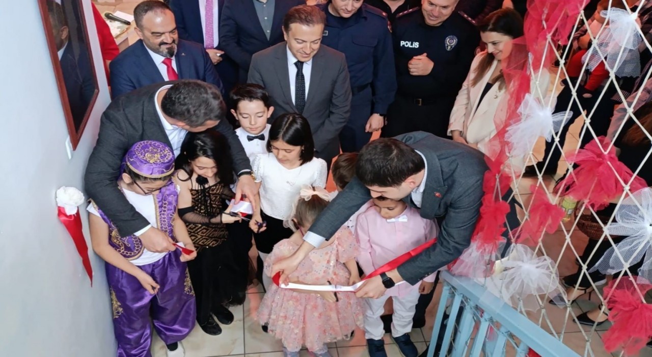 Atatürk ve Çocuk resim sergisi