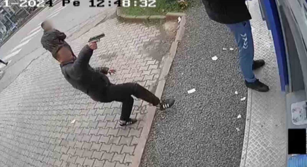 ATMden para çekerken öldürülen gencin vurulma anının güvenlik kamera görüntüleri ortaya çıktı