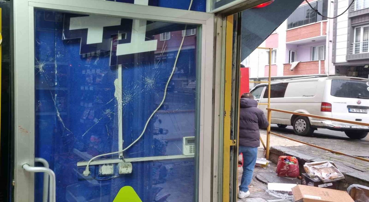 Avcılarda tekel bayisinde sopalı haraç kavgası