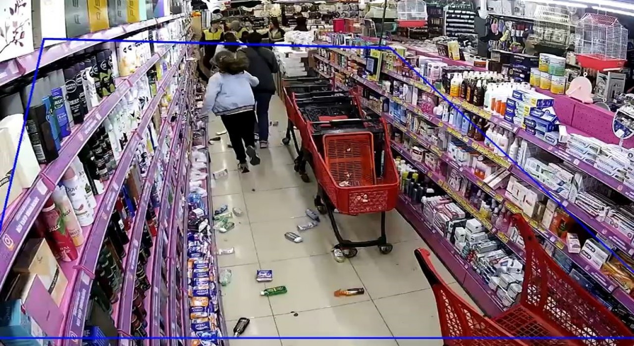 Avcılarda züccaciye dükkanındaki panik anları kamerada