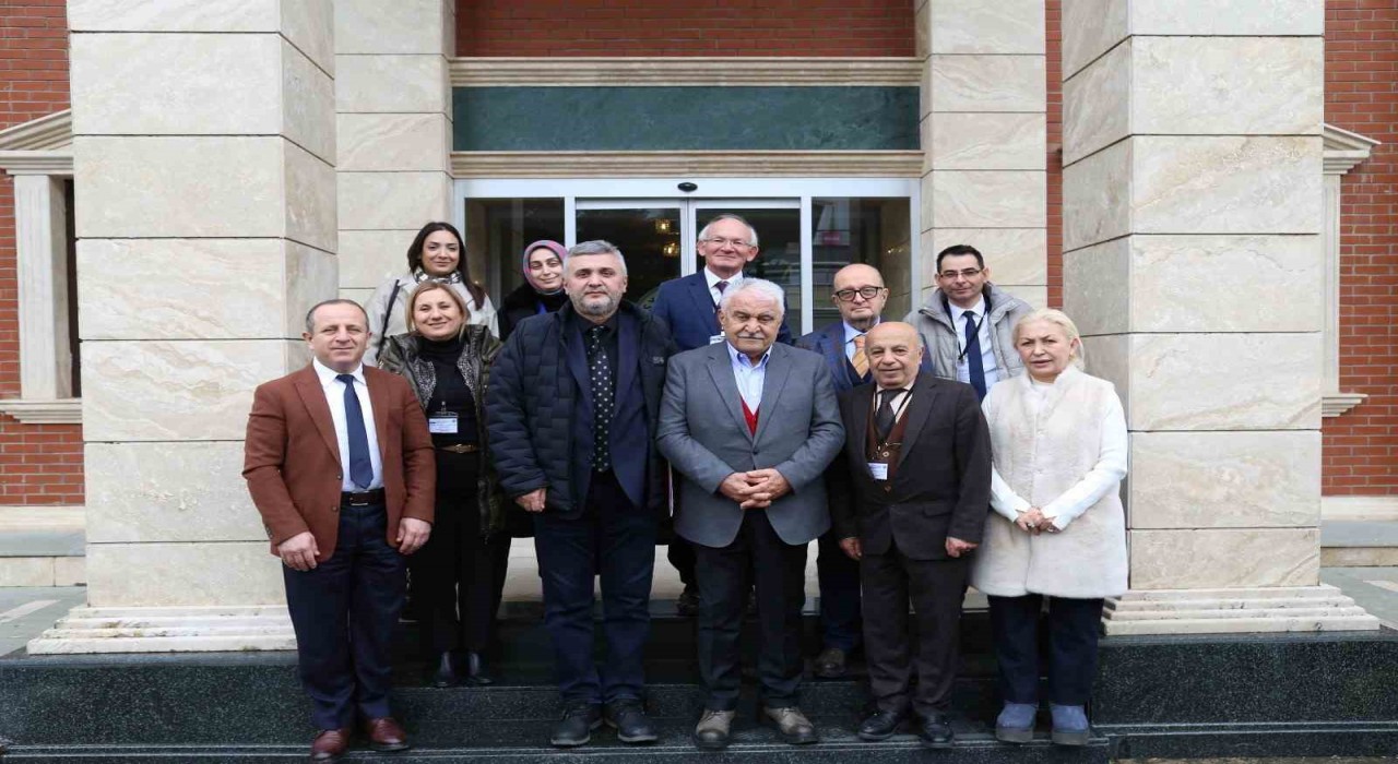 Avrasya Üniversitesi psikoloji ve Türk dili ve edebiyatı bölümleri 5 yıllık akreditasyon kalite belgelerini aldı