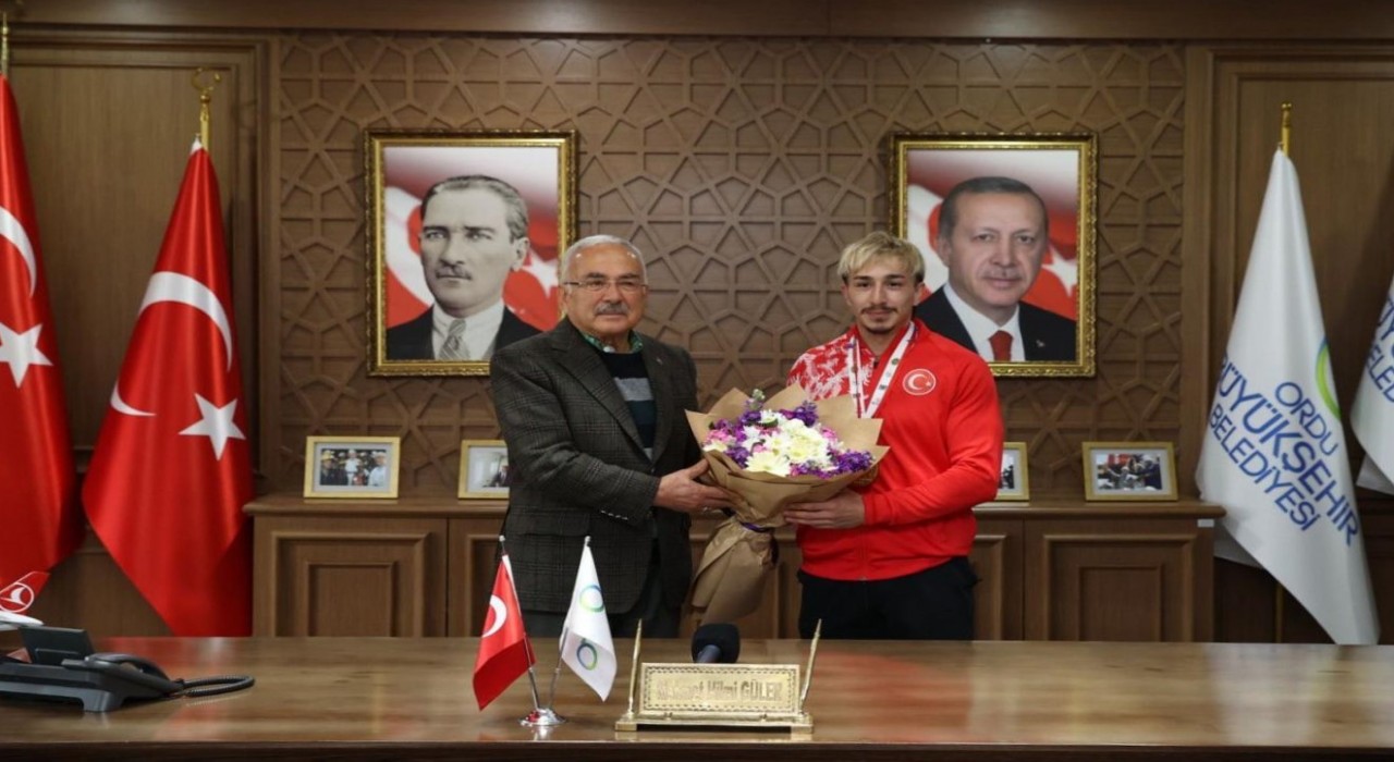 Avrupa şampiyonu milli halterci Yusuf Fehmi Genç, Orduda coşkuyla karşılandı