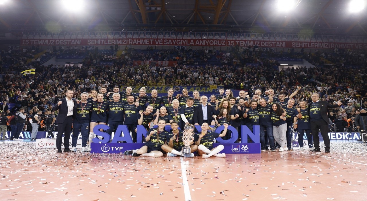 AXA Sigorta Kadınlar Kupa Voleyde kazanan Fenerbahçe