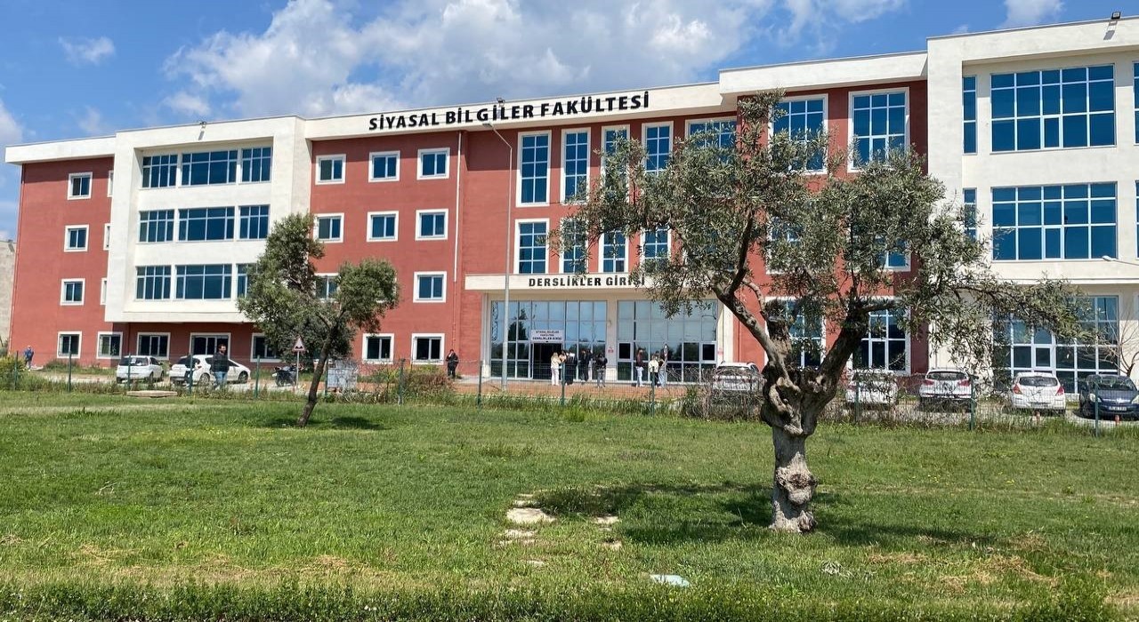 Aydında Fakültemde başörtülü istemiyorum diyen akademisyene tepkiler dinmiyor