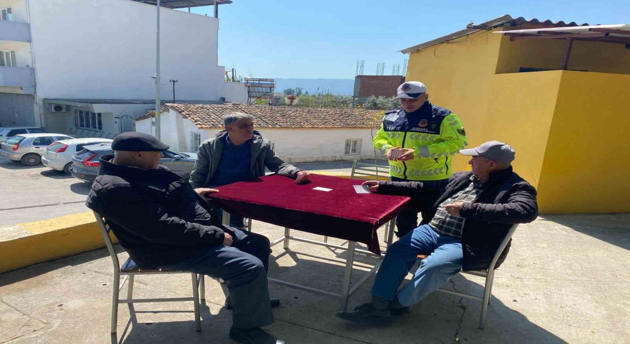 Aydında jandarma ekipleri kask kullanımına dikkat çekti