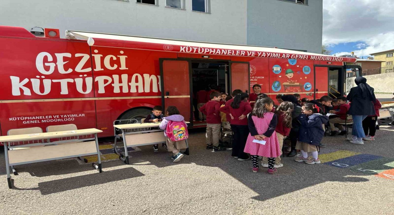 Aydıntepede Gezici Kütüphane öğrencilere tanıtıldı