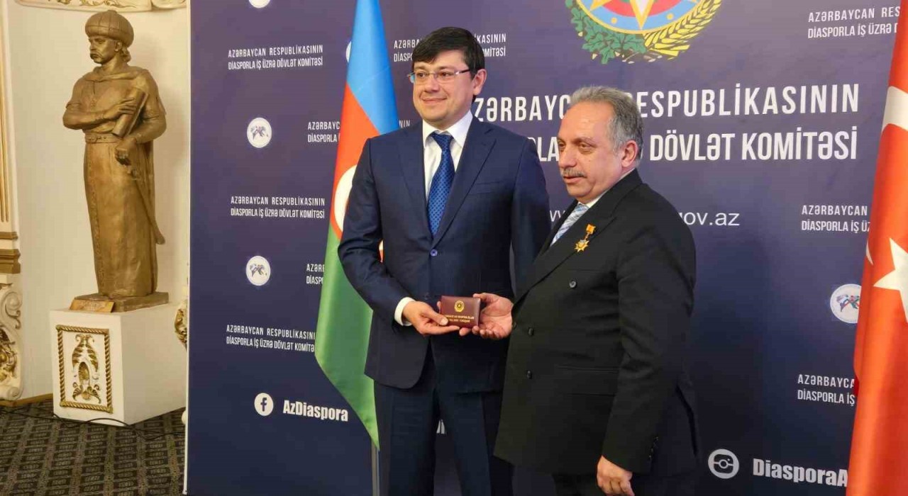 Azerbaycandan Başkan Yalçına hizmet madalyası