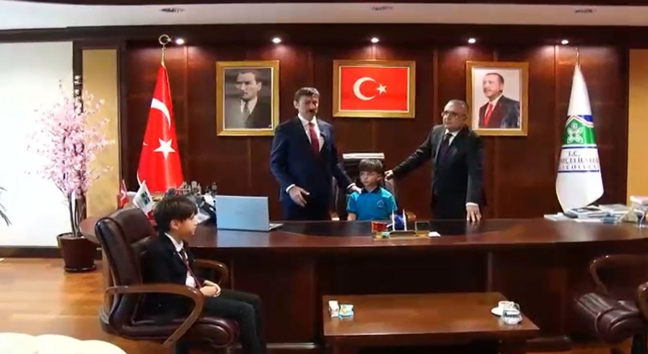 Bahçelievler Belediyesinde 23 Nisan töreni sırasında depreme yakalandılar