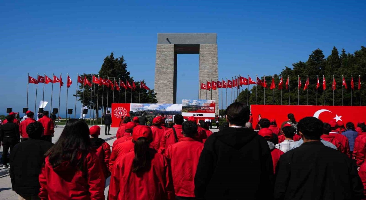 Bakan Bak, Çanakkalede anma yürüyüşüne katılan gençleri paylaştı