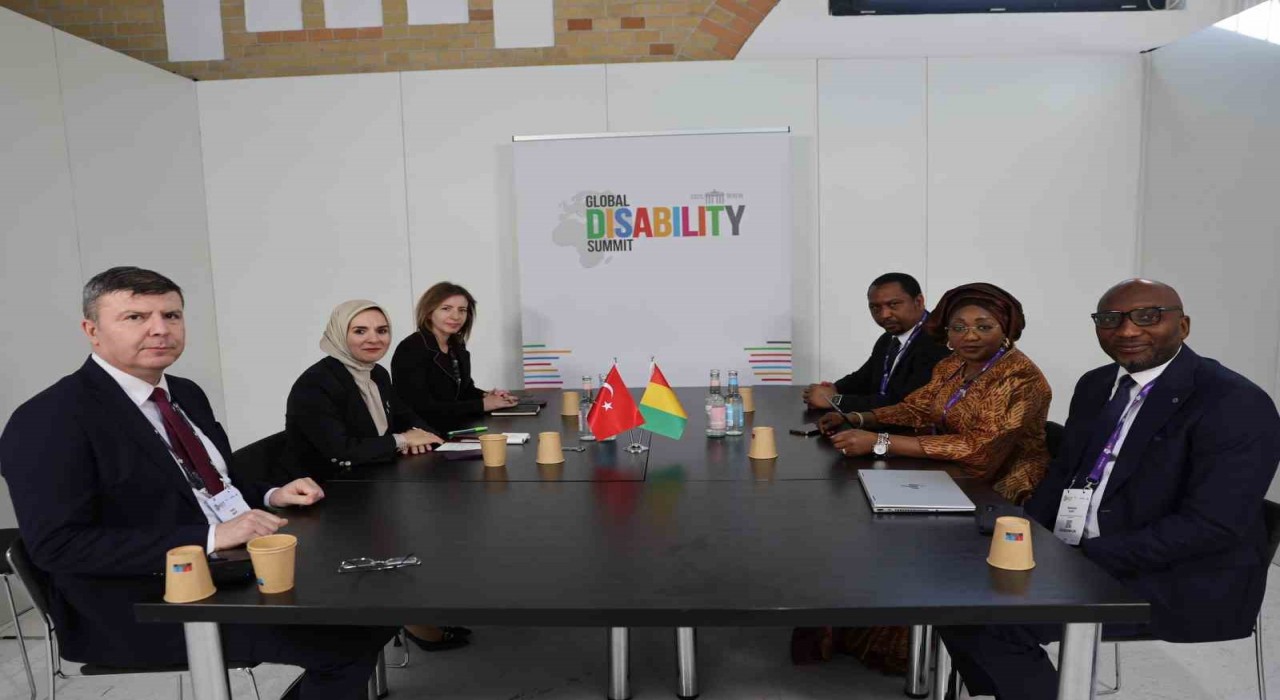 Bakan Göktaş, Berlinde Filistin, Kongo, Gine ve Cezayirli bakanlar ile ikili görüşmelerde bulundu