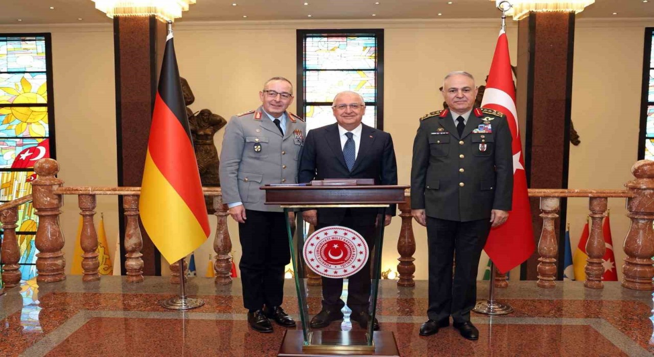 Bakan Güler, Almanya Genelkurmay Başkanı Breueri kabul etti