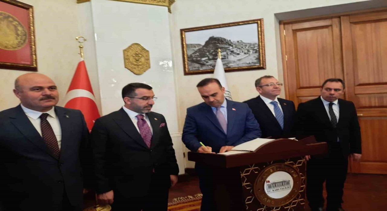 Bakan Kacır, Kars Valiliğini ziyaret etti