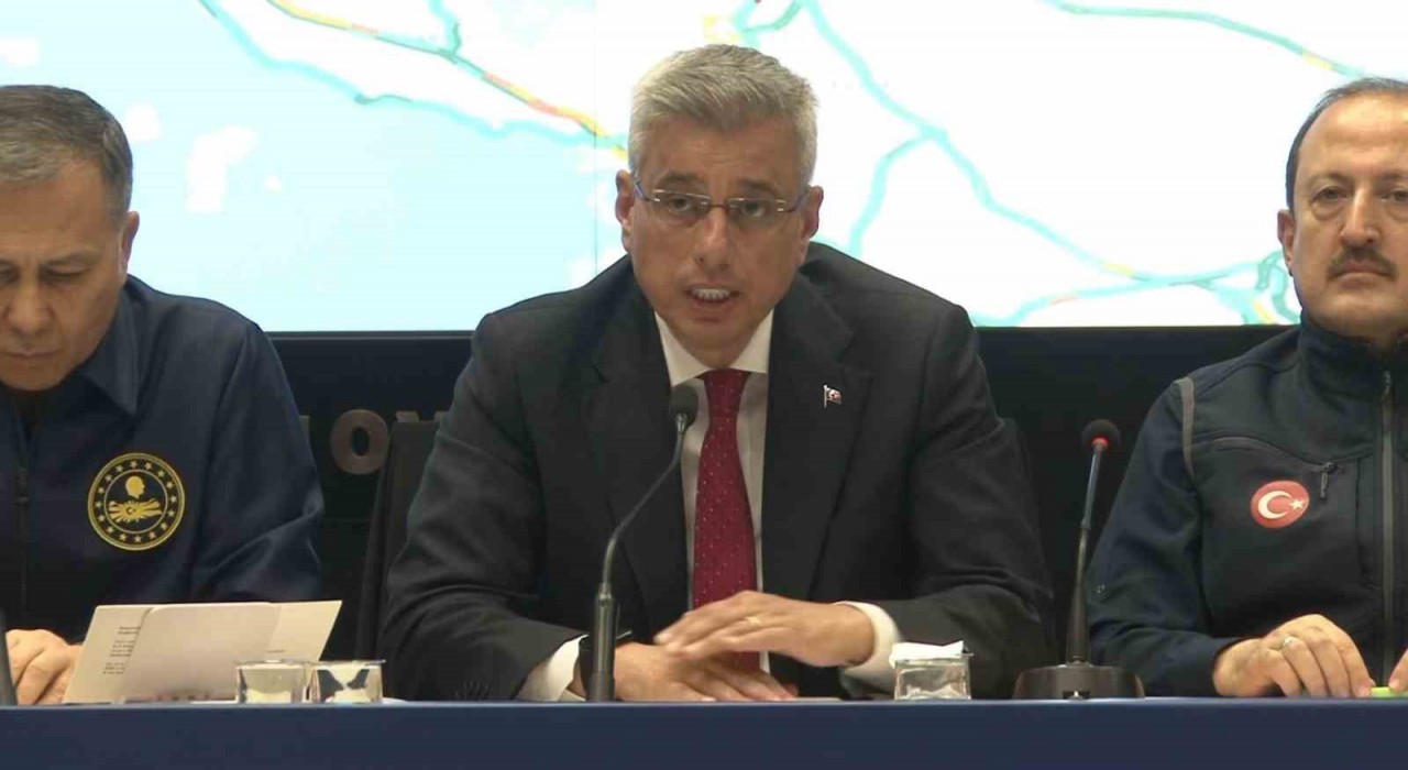 Bakan Memişoğlu: Tüm hastanelerimizde hizmetlerimiz kesintisiz sürüyor