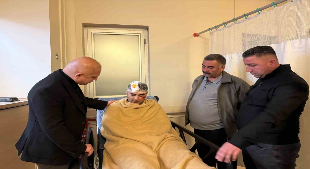 Bakan Önaldan trafik kazası geçiren personele geçmiş olsun ziyareti