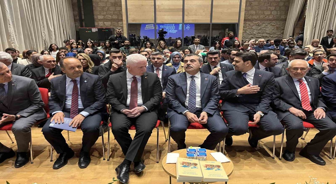 Bakan Tekin, Türkiyede Yaşamak adlı deneme yarışmasının ödül töreninde konuştu