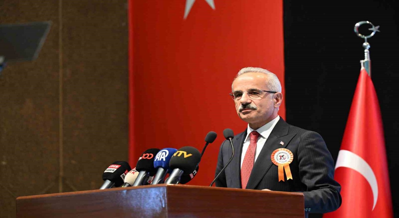 Bakan Uraloğlu: Büyük bir depremde İstanbul, Kocaeli ve Sakaryaya her türlü ulaşım Kuzey Marmara Otoyolundan aksamadan yapılabilecek
