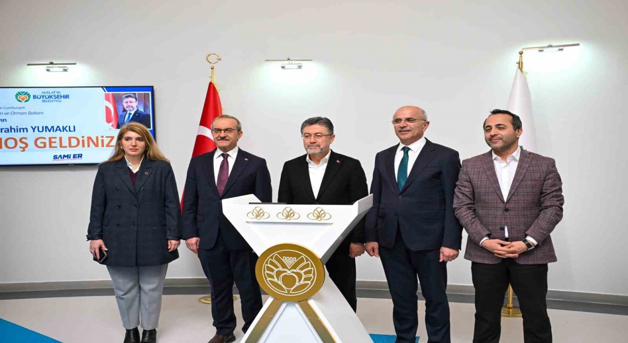 Bakan Yumaklıdan Malatya Büyükşehir Belediyesine ziyaret