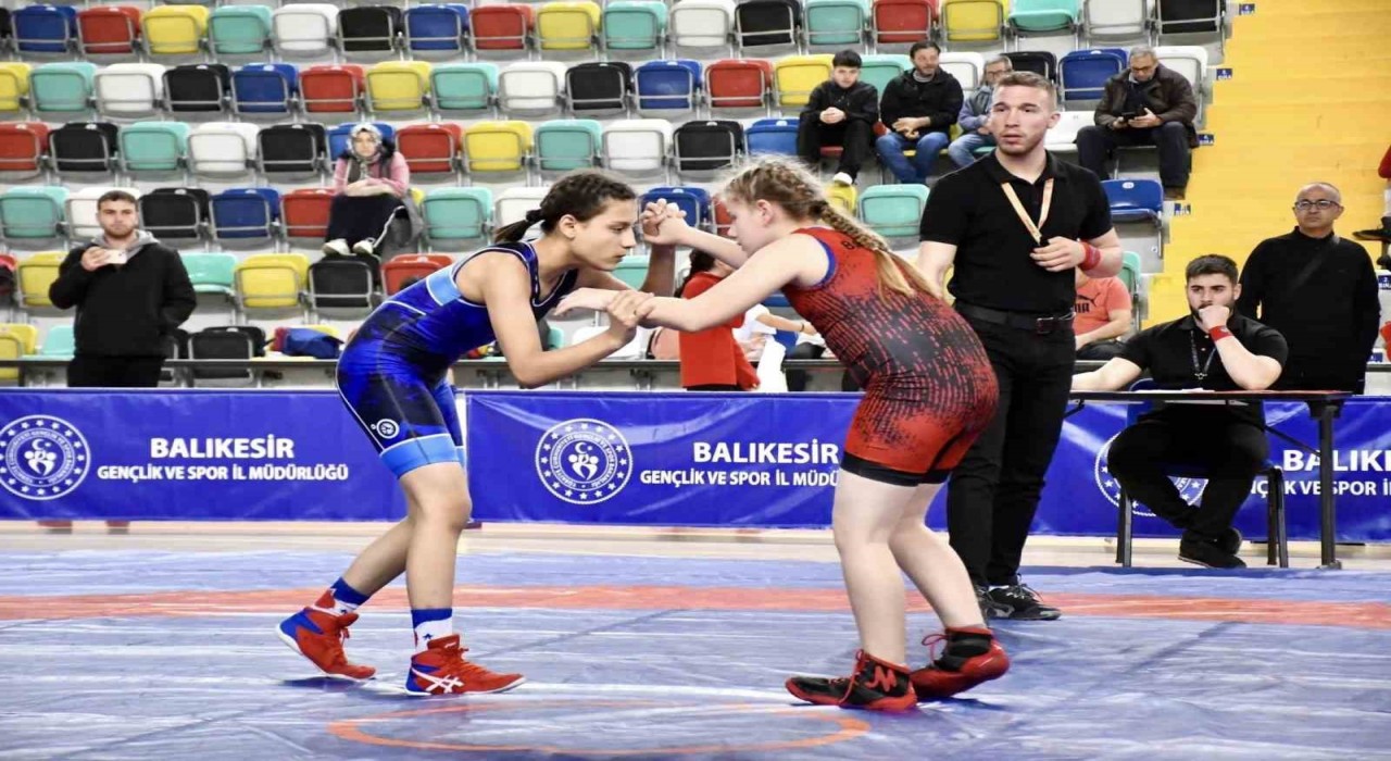 Balıkesirde çocuklar 23 Nisanı spor ile kutlandı