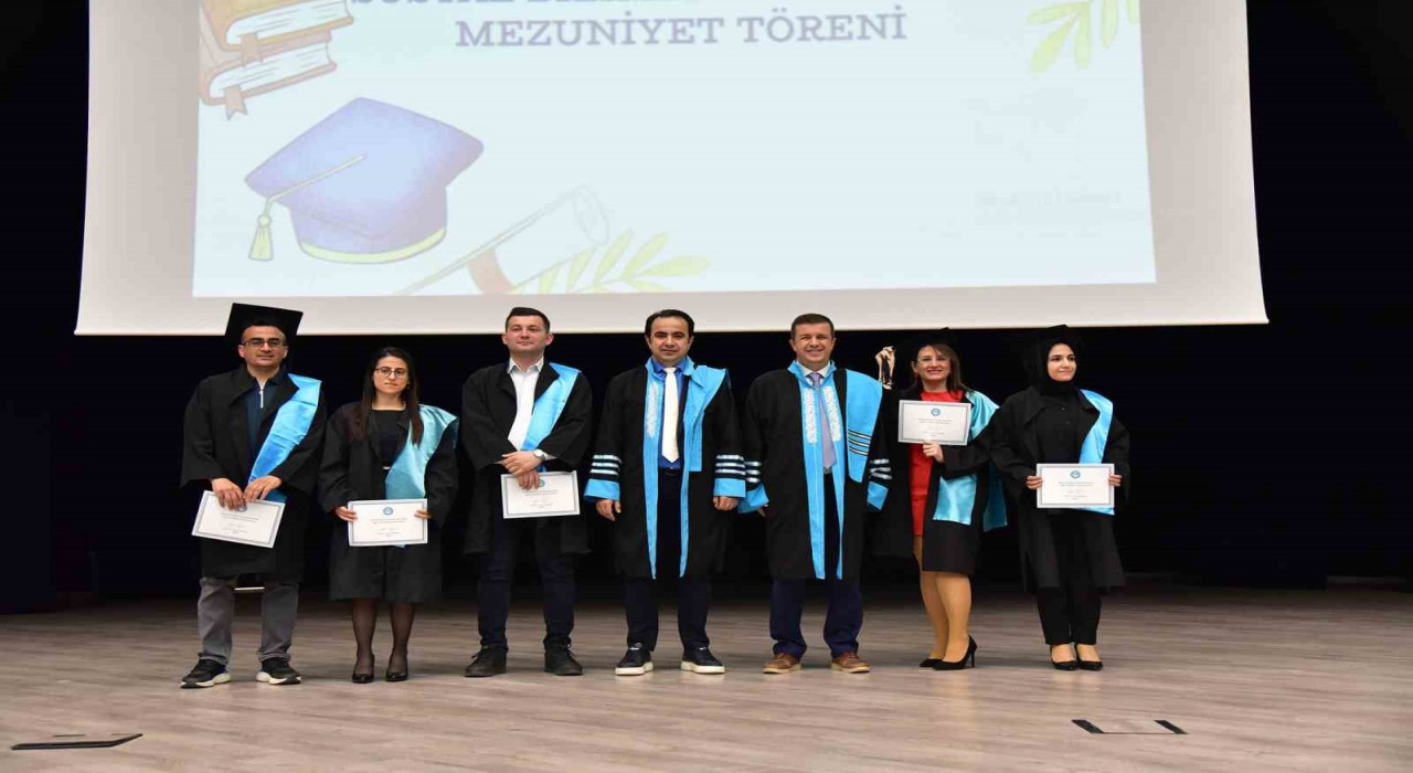 Balıkesirde geleceğin akademisyenleri kep attı
